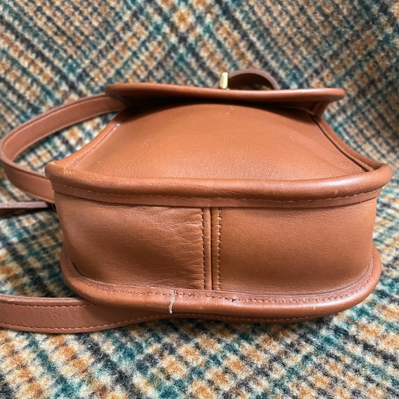 Coach Tan Sidepack 9978 - Picture 6 of 9